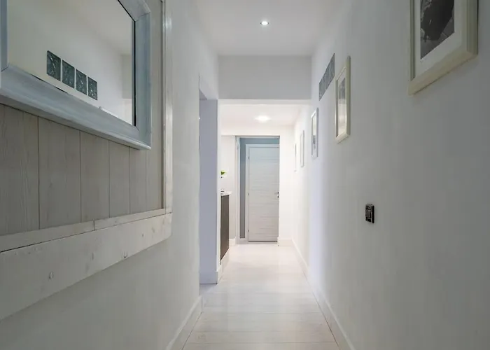 Apartamento 3 In Centro Con Vista Mare, Doccia Cromoterapia&netflix Gratuito *