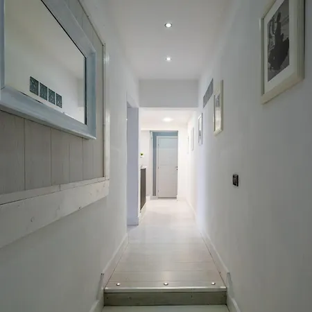 Appartement 3 In Centro Citta Con Vista Mare, Doccia Cromoterapia & Netflix Gratuito *