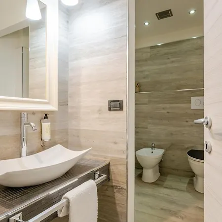 3 Centro A 150m Dal Mare, Vista Mare, Doccia Cromoterapia & Netflix Gratuito