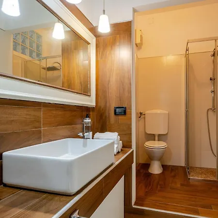 Appartement 3 In Centro Citta Con Vista Mare, Doccia Cromoterapia & Netflix Gratuito