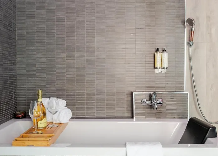 3 In Centro Citta Con Vista Mare, Doccia Cromoterapia & Netflix Gratuito Daire *