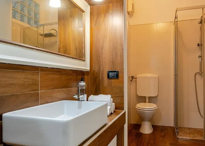 Daire 3 In Centro Citta Con Vista Mare, Doccia Cromoterapia & Netflix Gratuito